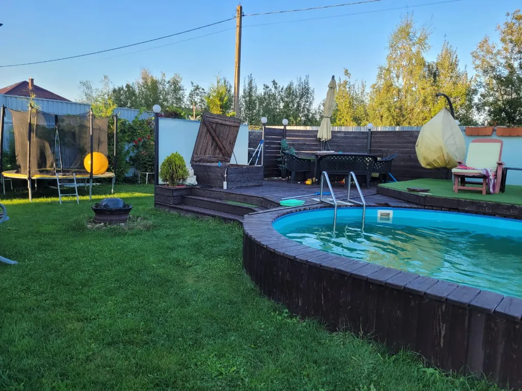 Домик у моря и озера