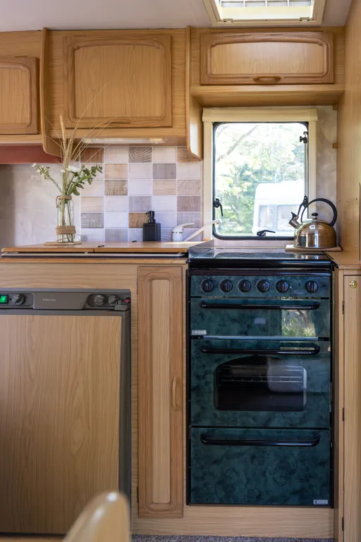 Автодомик для двоих с видом на озеро