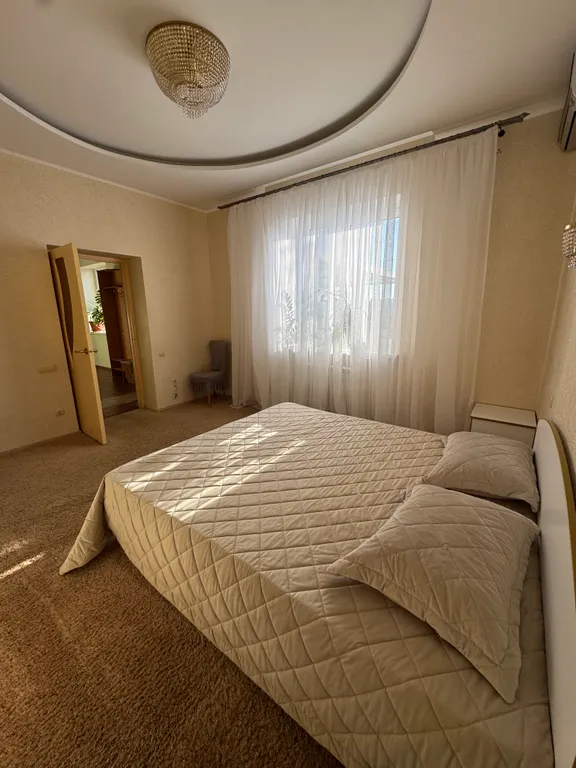 Дом с большим бассейном