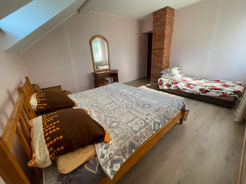 Дом в уникальном месте на берегу озера