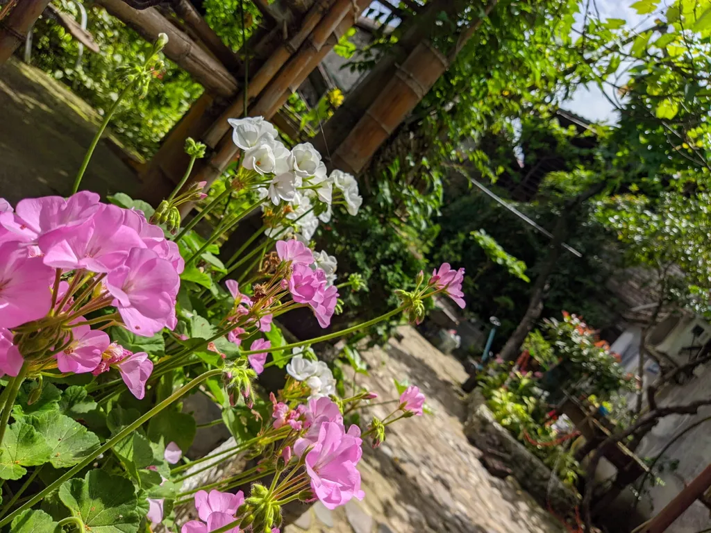 Второй этаж частного дома с балконом