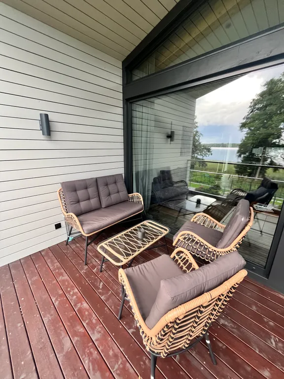 Коттедж на берегу озера с сауной