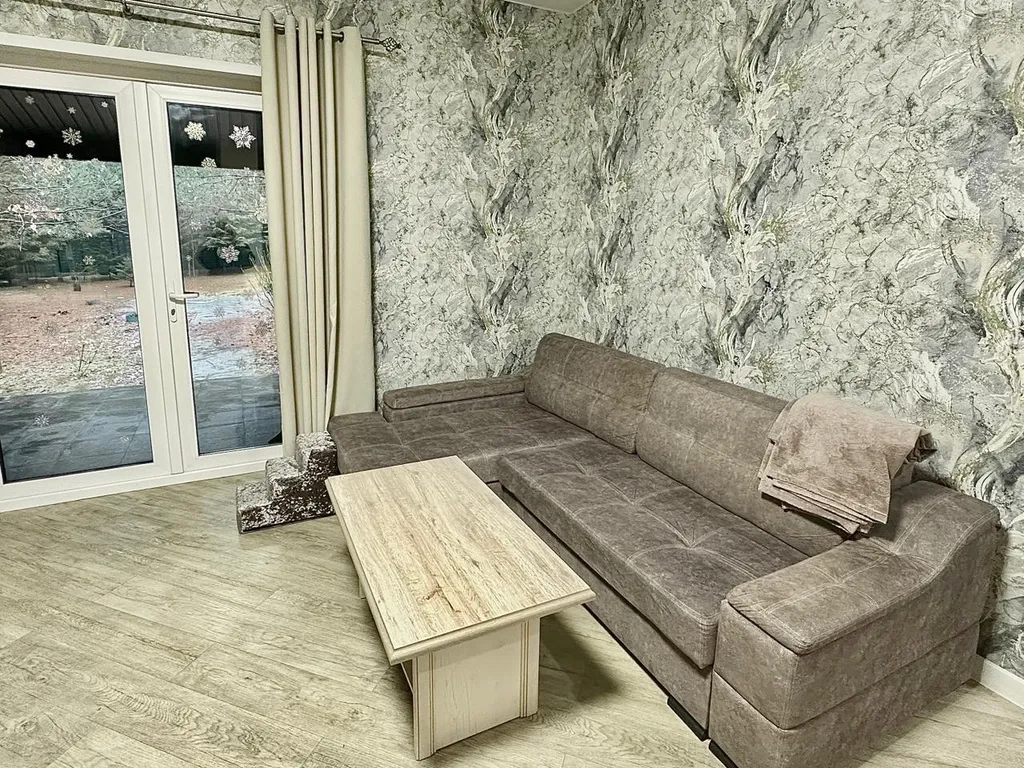 Уютный дом в лесу на 3 семьи