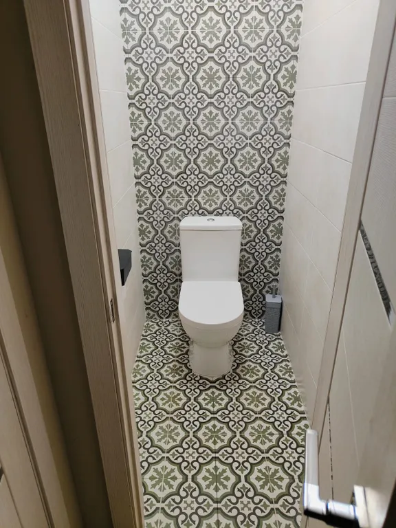 Уютный дом на берегу живописного озера