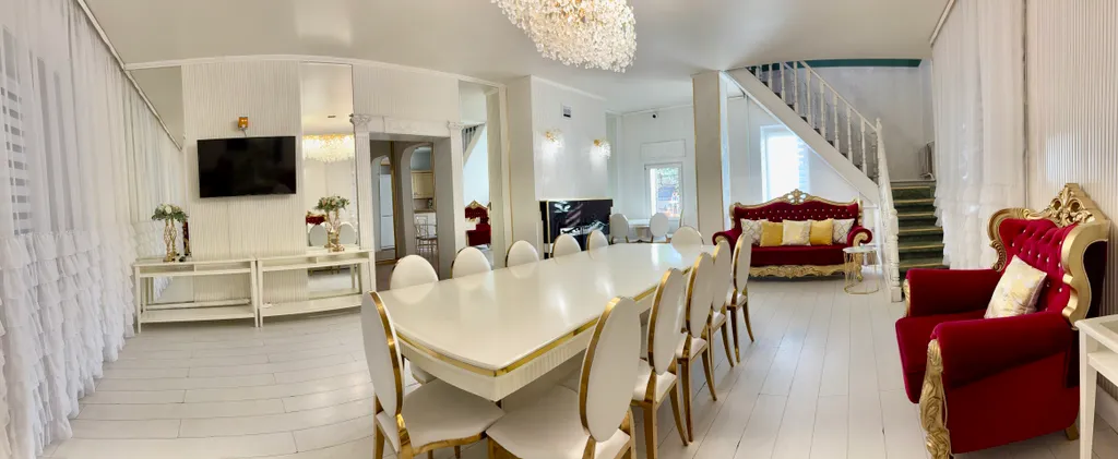 Дом с бассейном