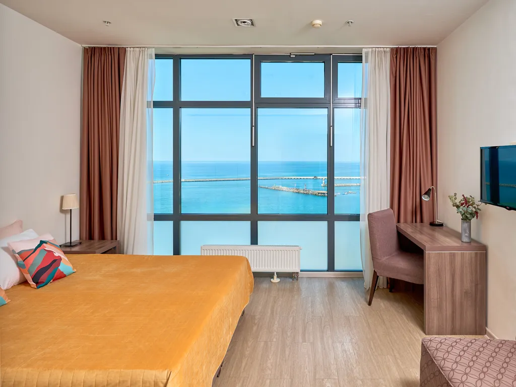 Брэвис Делюкс ЛаМар (3-х комнатные апартаменты) с панорамным видом на