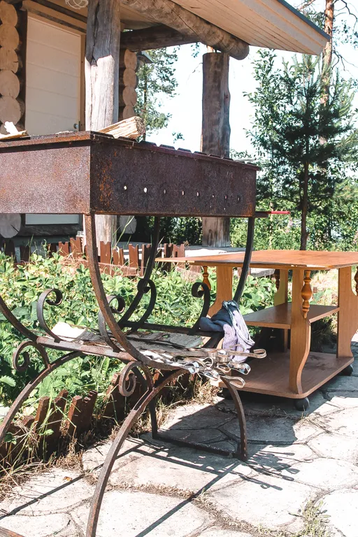 Дом у озера из натурального дерева