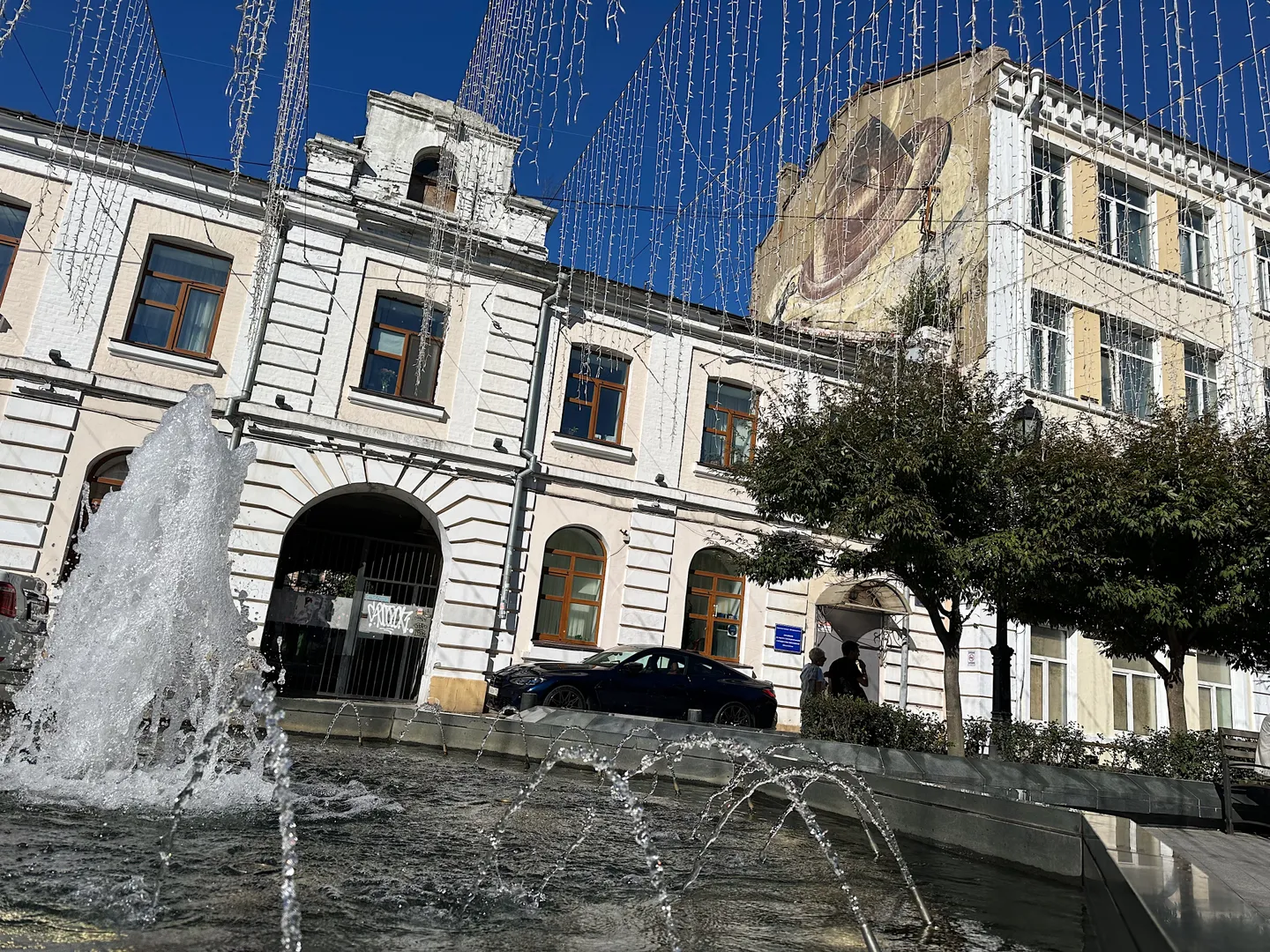 Дом снаружи. Пешеходная улица Владивостокский Арбат