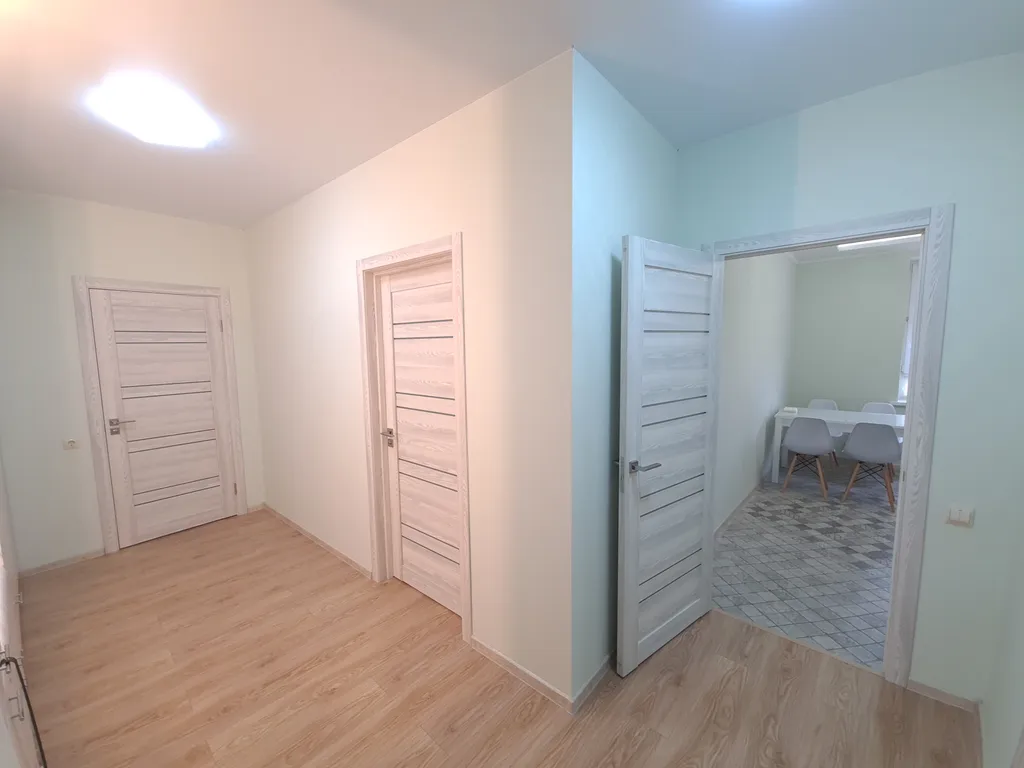 Новая евротрешка в центре города с красивым видом из окон