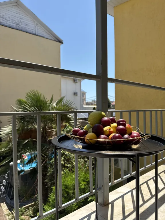 Смарт-студия в монохромных тонах