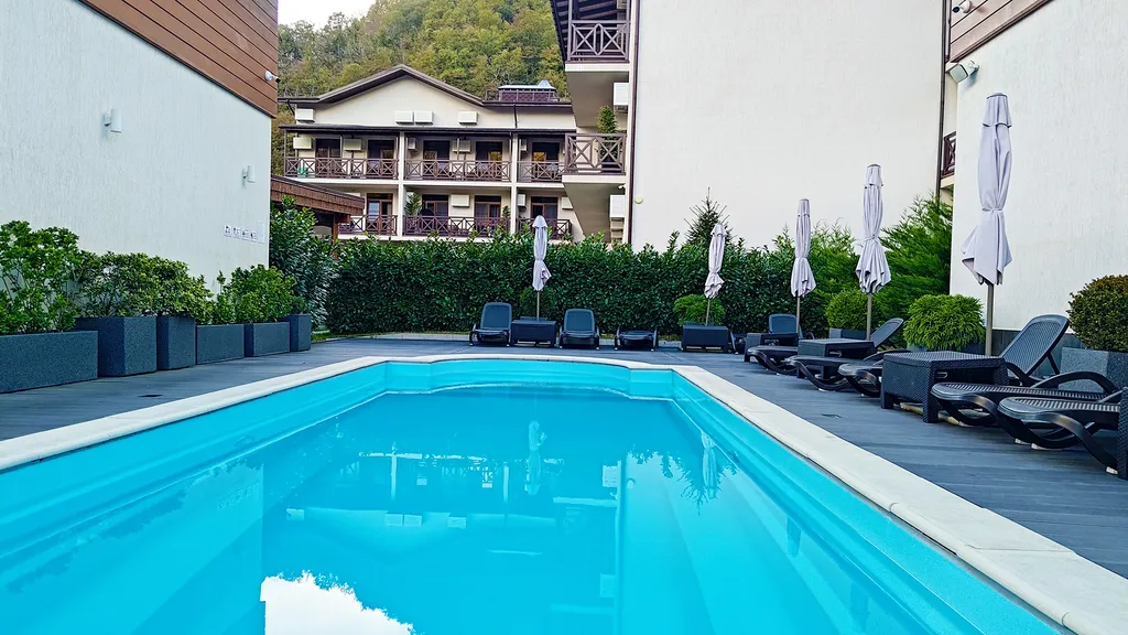 Студия с балконом вблизи гор