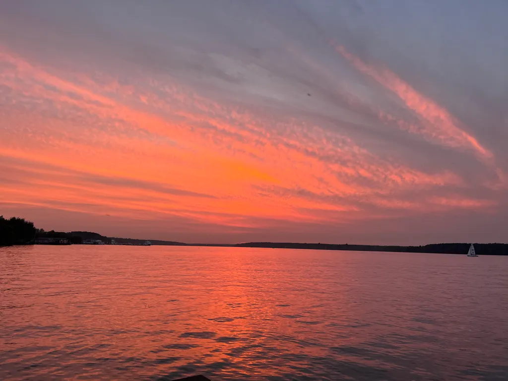 Коттедж Дом на воде с шикарным видом на большую воду и нереальные закаты — Подрезово