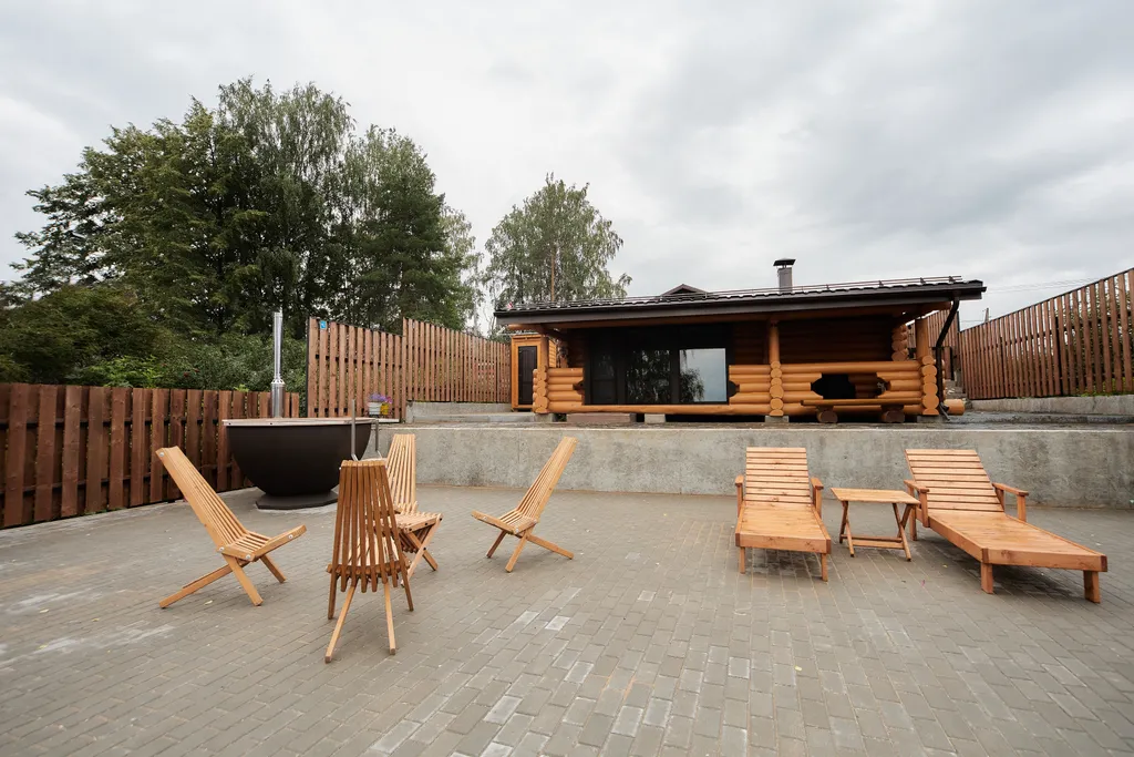 Домик на 2 с панорамным окном прямо на берегу озера