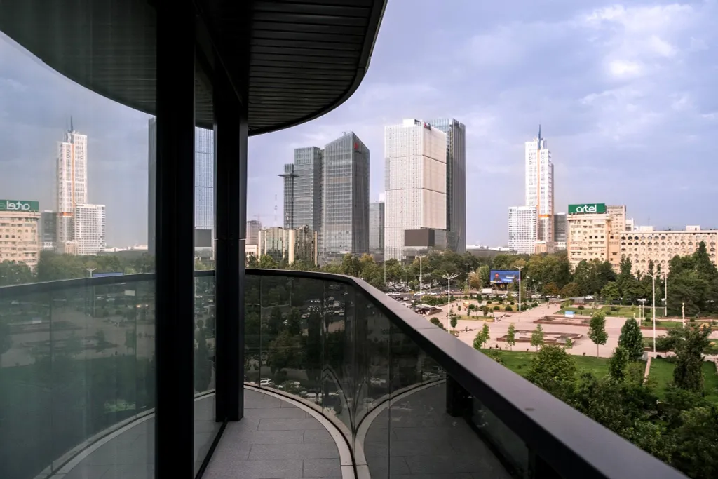 Квартира бизнес-класса с панорамными окнами в центре