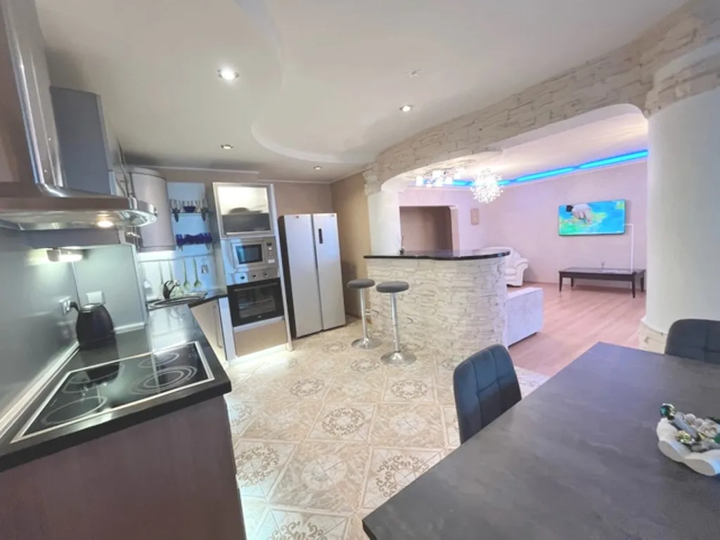 Шикарная трёшка около ТРК Алмаз