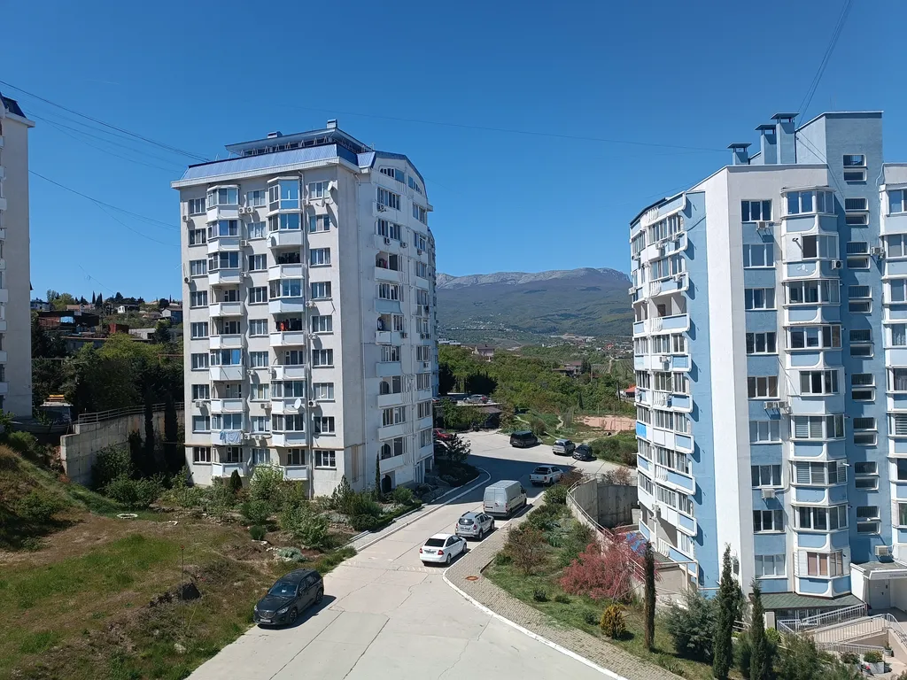 Уютная квартира в спальном районе недалеко от моря, с видом на горы