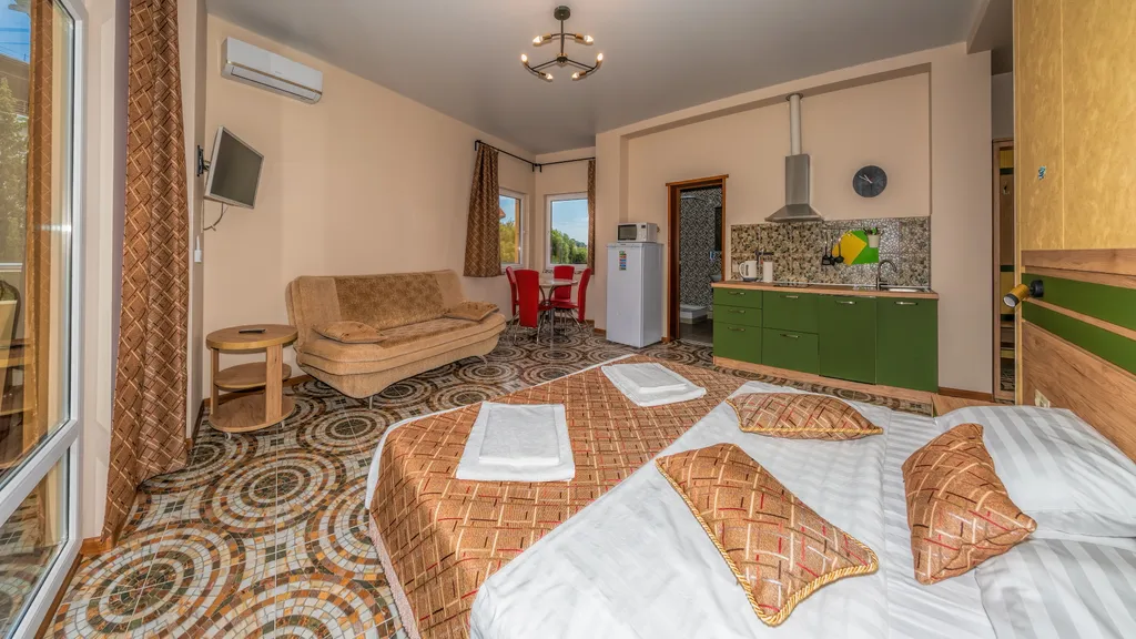 Студия с видом на море и горы