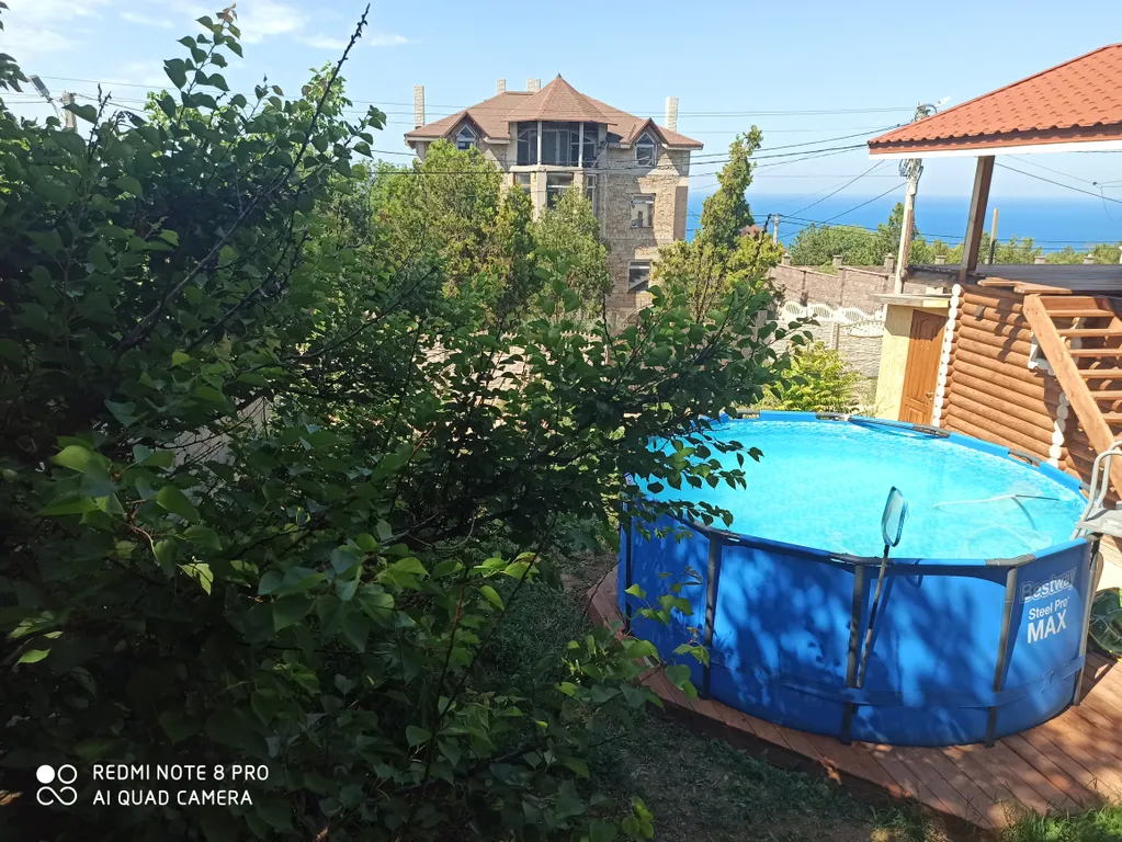 Комната с балконом и видом на море