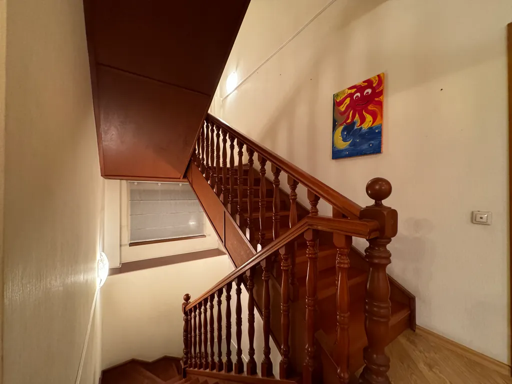 Дом с сауной и бассейном в черте города