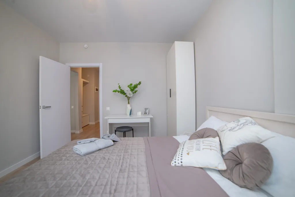 Евродвушка с балконом на Тверитина 41 для 4 гостей