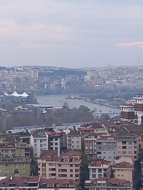 Видовая квартира с террасой в центре