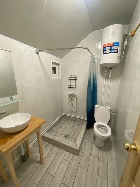 Уютный деревянный дом с великолепным видом на лес и горы