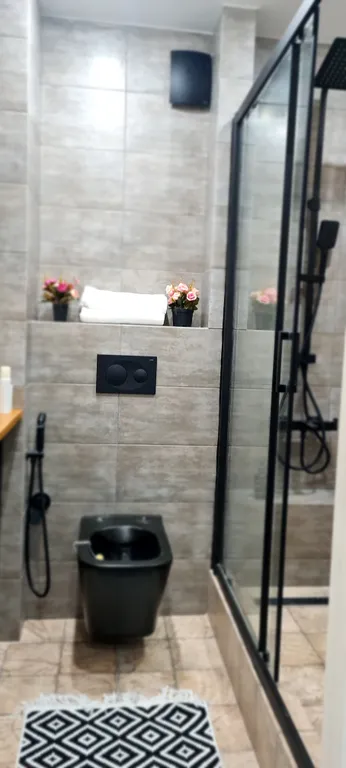 Уютная новая квартира, дизайнерский ремонт, рядом набережная