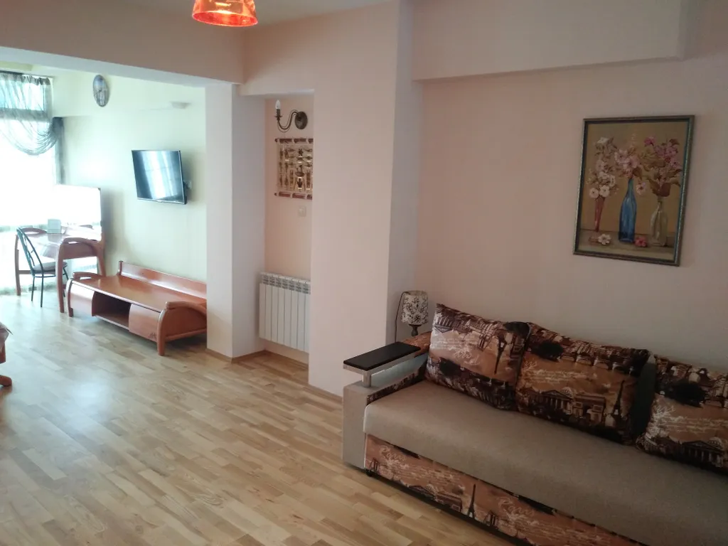 Эллинг на берегу моря