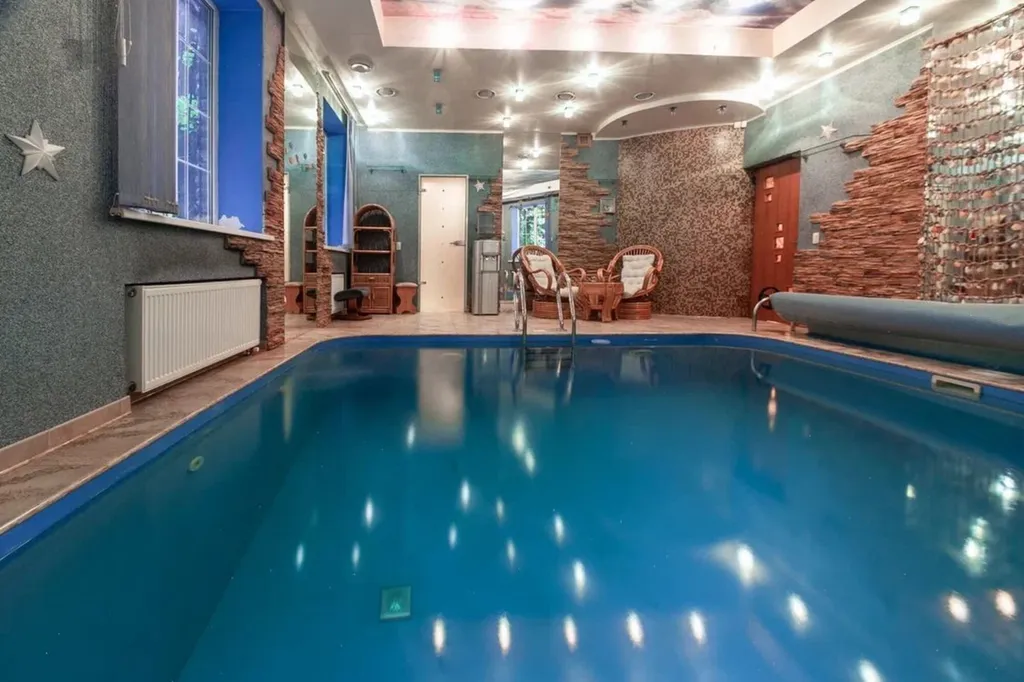 Дом с бассейном и сауной