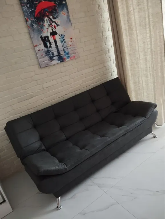 Дизайн-студия со стеклянной спальней