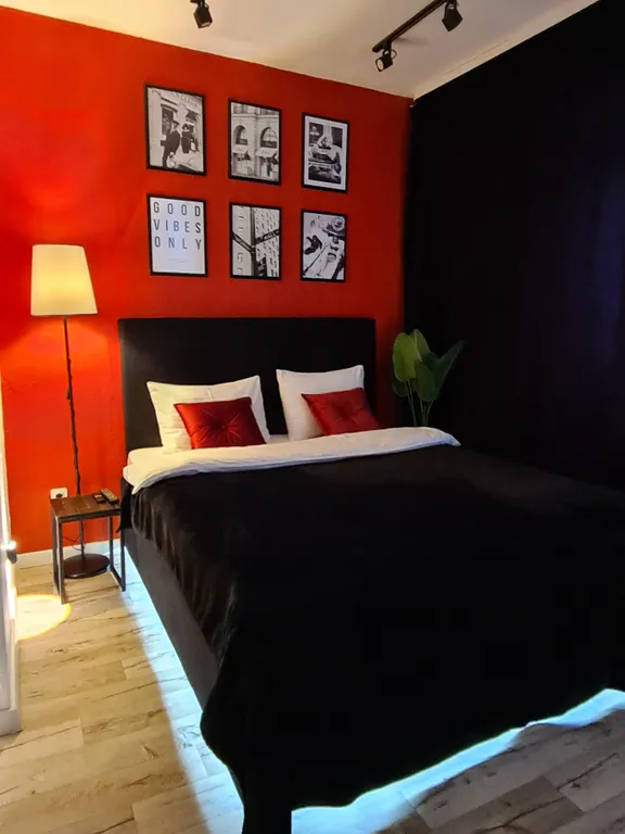 Студия с камином