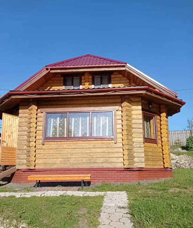 Деревянный дом с камином, баней и чаном на берегу Меличуярви у леса