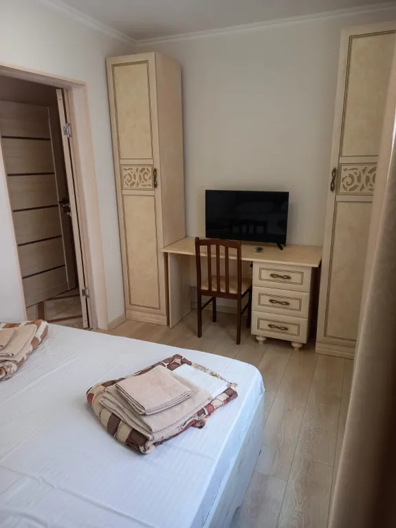 Трехкомнатная квартира на берегу моря