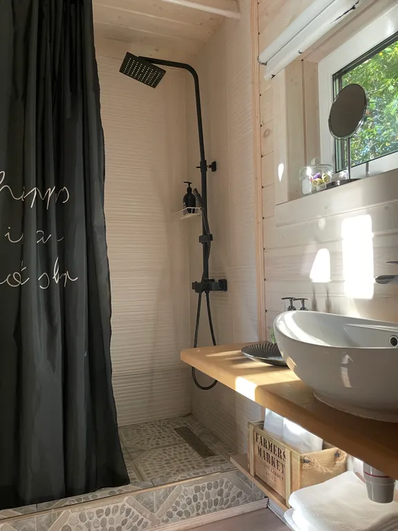 A-frame с банным чаном на берегу водоёма