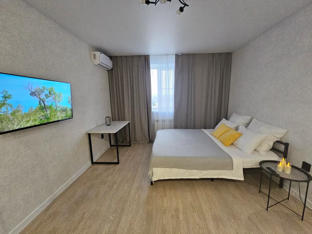 Уютная студия с видом на закат