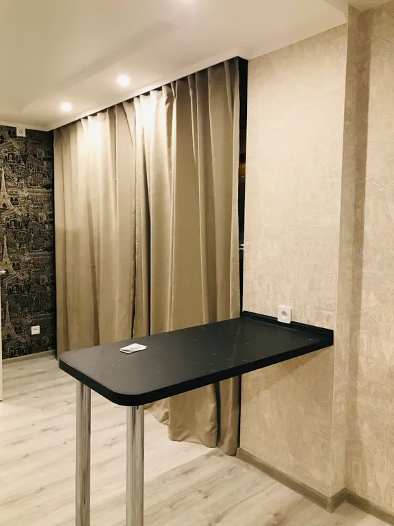 Уюдгая двухкомнатная квартира в центре на набережной