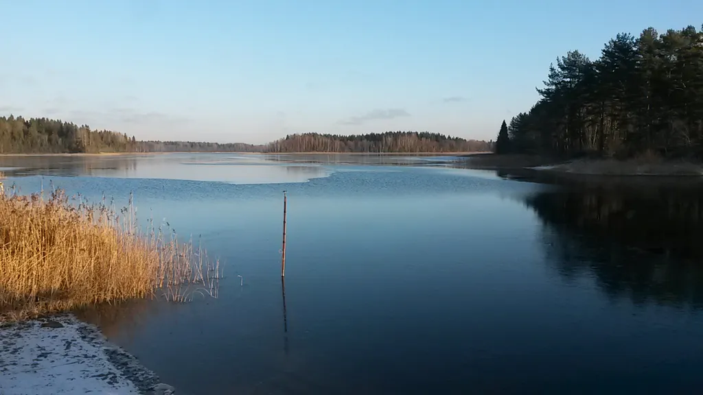 Дом на берегу озера Селигер
