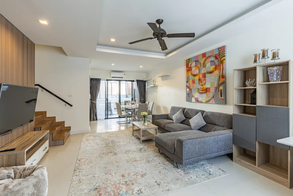 Awesome 3bd Townhouse with a patio