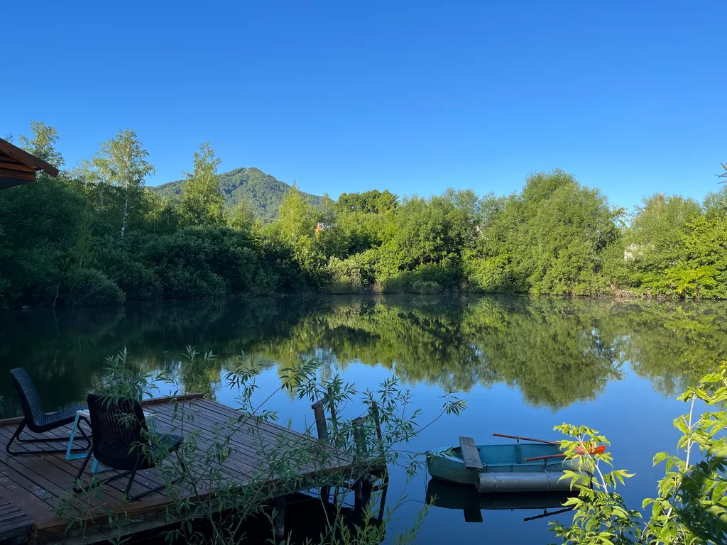 Дом на берегу озера