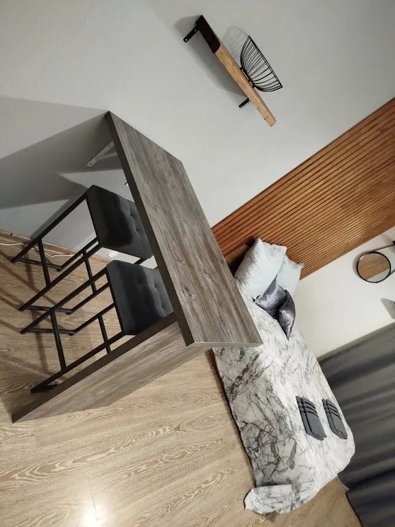 Студия возле Аэропорта с видом на озеро