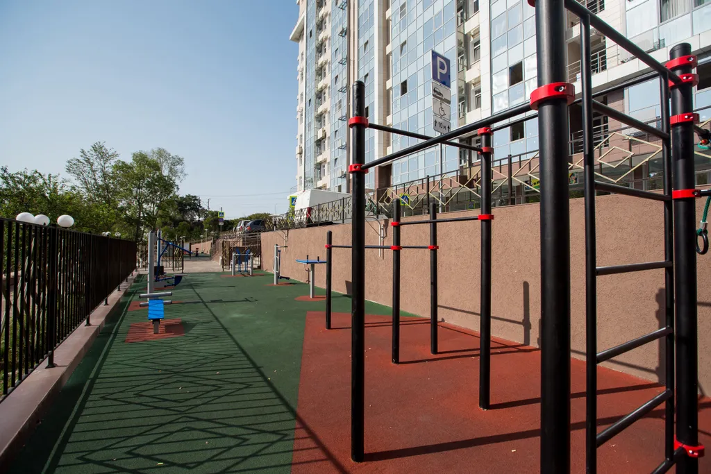 Красивая однокомнатная квартира с балконом на первой линии у моря