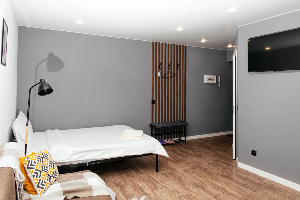 У железнодорожного вокзала