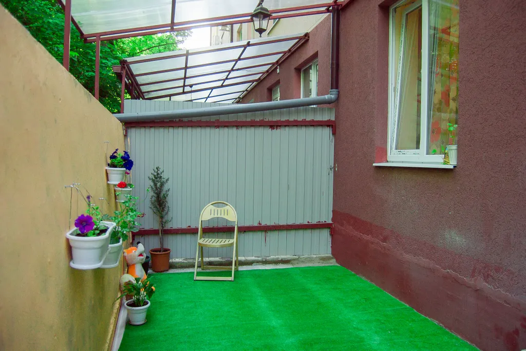 Уютная евротрешка с патио  в 600 метрах от моря