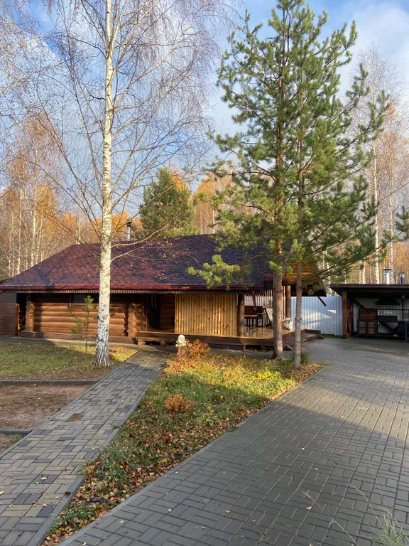 Сказочный дом в лесу