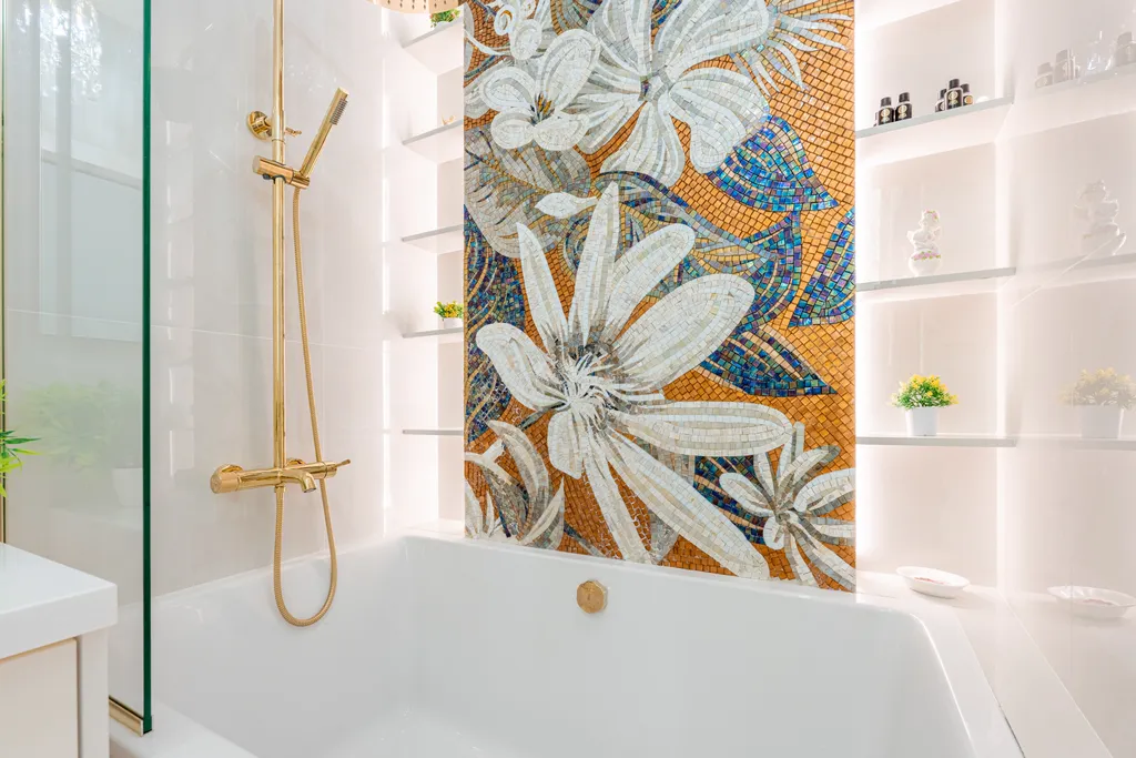 Студия с мозаичным панно в ЖК Актер Гэлакси