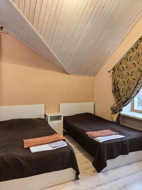 Двухэтажный дом на Банном