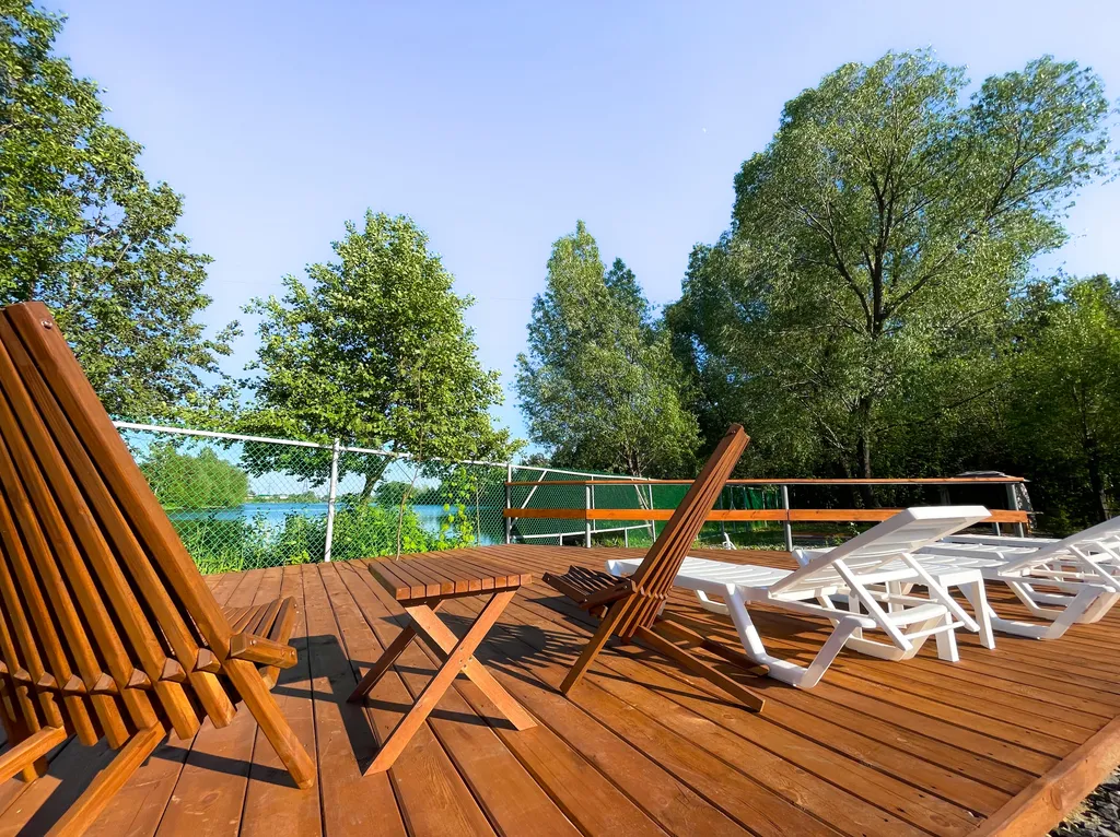 Первый этаж с панорамными окнами, сауной и видом на озеро