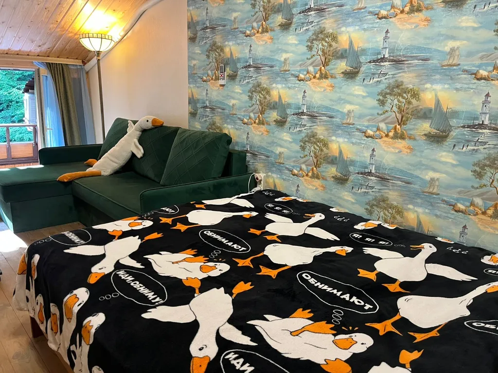 Терем с мансардой в дивном лесу у моря, с новым ремонтом и обстановкой