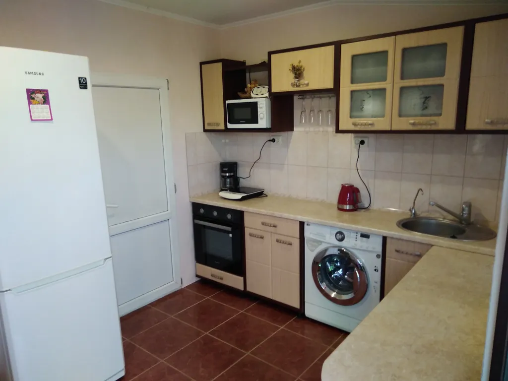 Часть дома с двумя спальнями, кухней и ванной