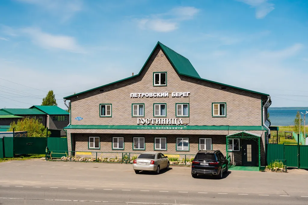 Петровский берег